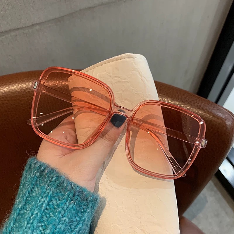 Fashionable oversized glasses  - огляд і ціна Street Fashion Pose