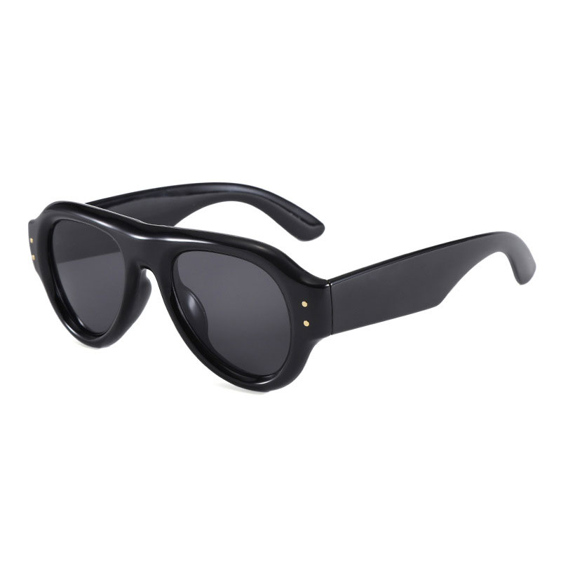 Rice stud frog-shaped sunglass - огляд і ціна Street Fashion Pose