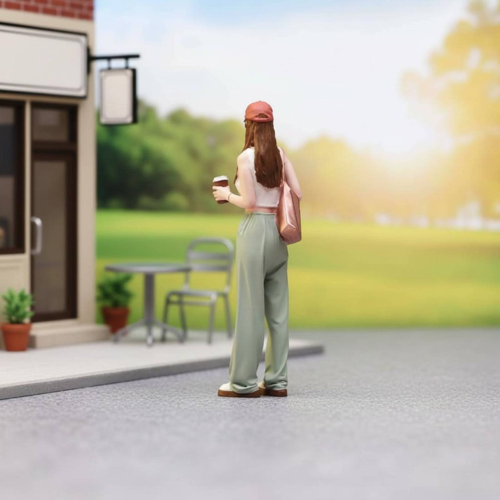 Girl Figure Holding Coffee Col - огляд і ціна Street Fashion Pose
